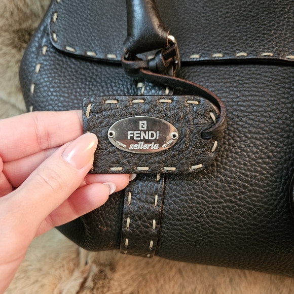 FENDI Brown Leather Shoulder Bag - AUTHENTIC & Barely Used - Picture 8 of 9